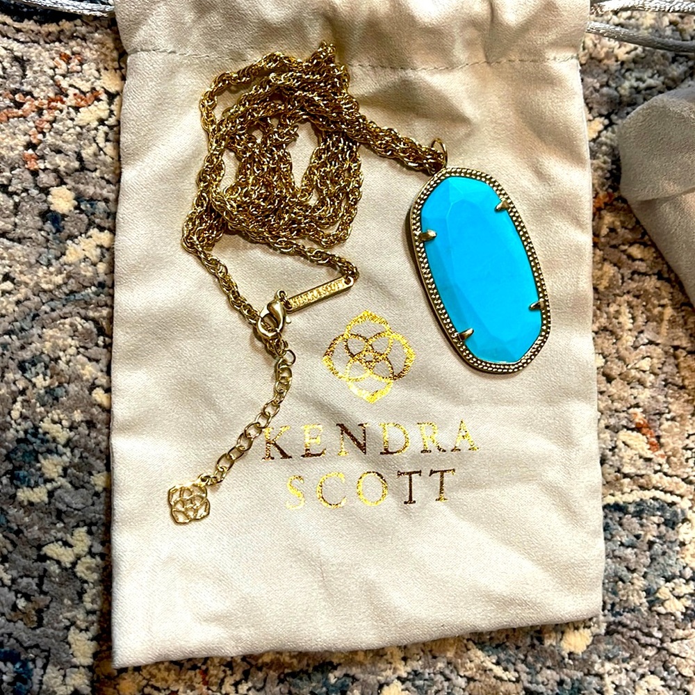 Like new. Kendra Scott necklace